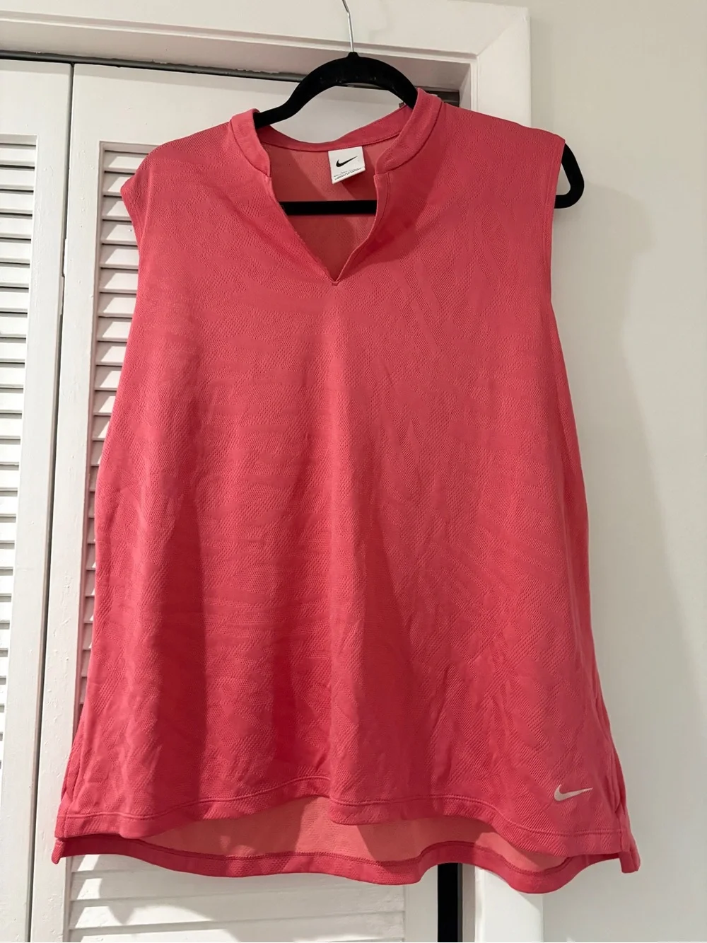 Nike Women’s Coral Pink Sleeveless Athletic Tank Top